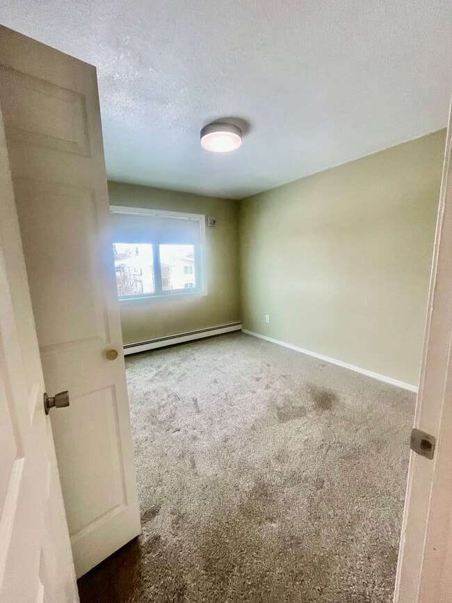 Building Photo - 329 E 14th Ave