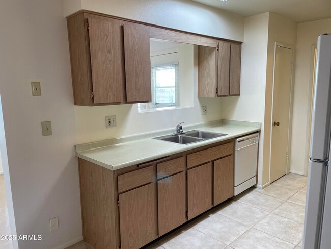 Building Photo - 10729 W El Capitan Cir