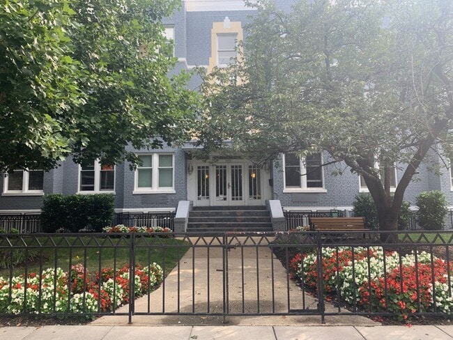 Building Photo - DC Studio in "Old City"  - Furnished!! Murphy bed & small sofa.