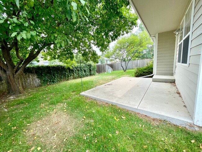 Building Photo - 201 Manor Ct