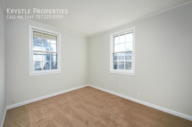 Building Photo - Spacious Condo with Easy Freeway Access