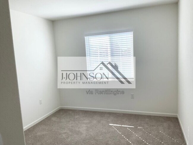 Building Photo - 2451 Riparia St