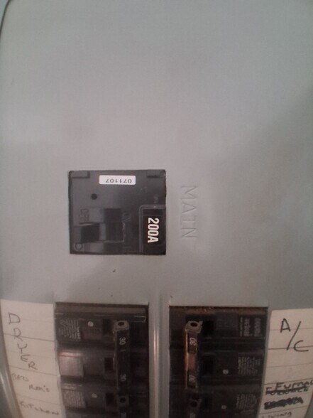 Building Photo - 11 B Ln