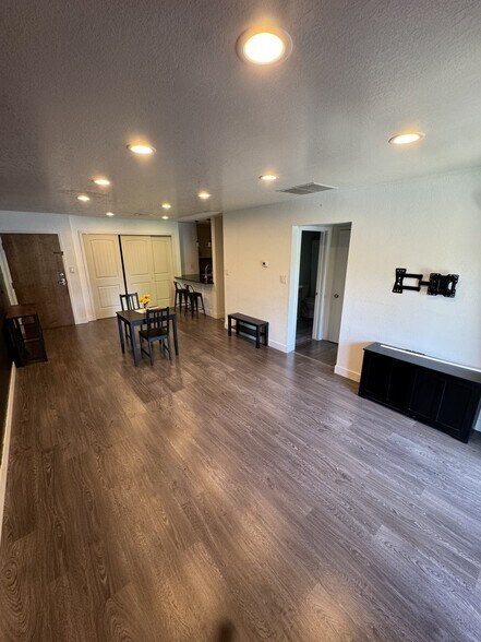 Building Photo - 110 S 800 E