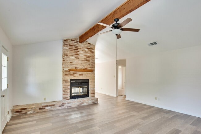 Building Photo - 3109 Monument Dr