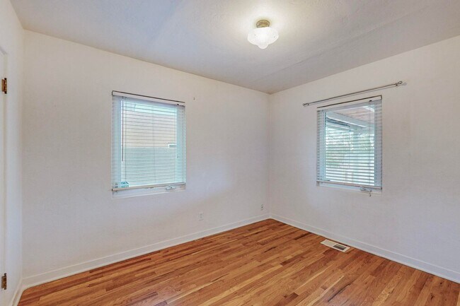 Building Photo - 1314SF Ridgecrest Brick 2 Bedroom  1 Bath ...