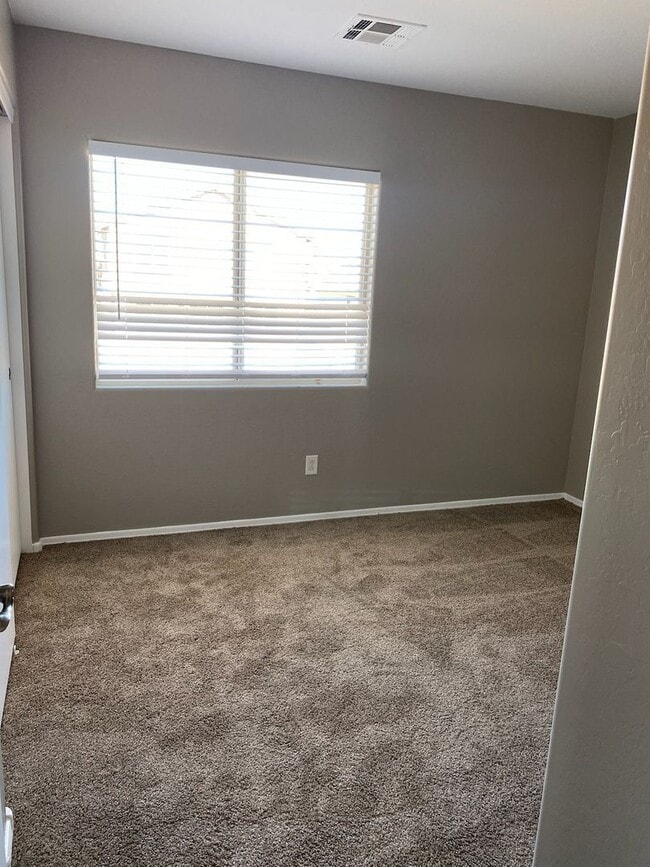 Building Photo - 558 S 222nd Ln