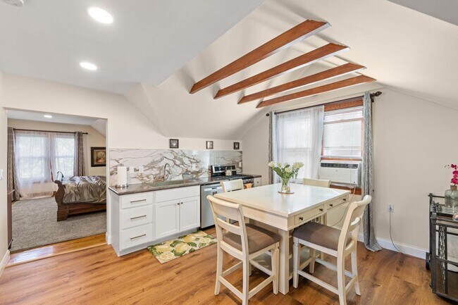 Building Photo - 2707 Garfield Ave