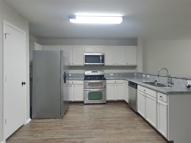 Building Photo - 19010 Sunburst View Dr