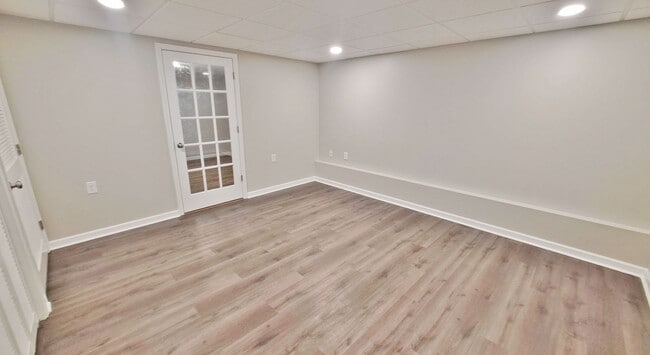 Building Photo - 3 Bed / 3-1/2 Bath Single Family Townhome