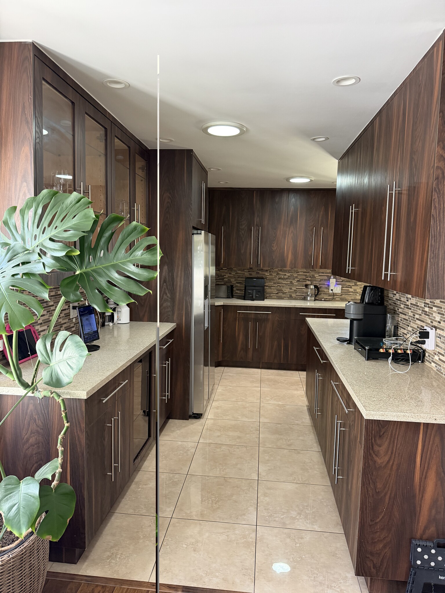 Building Photo - 8365 Glencrest Dr
