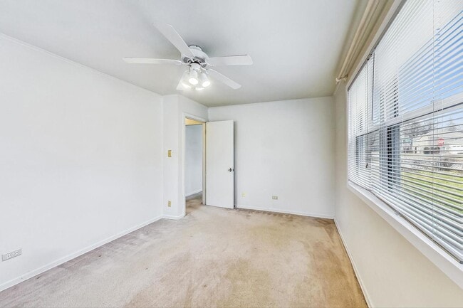 Building Photo - 733 E Rockland Rd