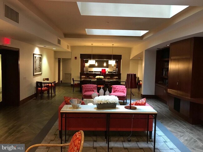 Building Photo - 1600 Arch St