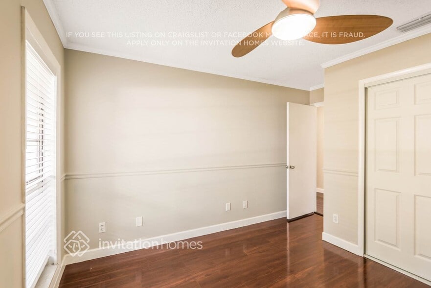 Building Photo - 6708 Commodore Way