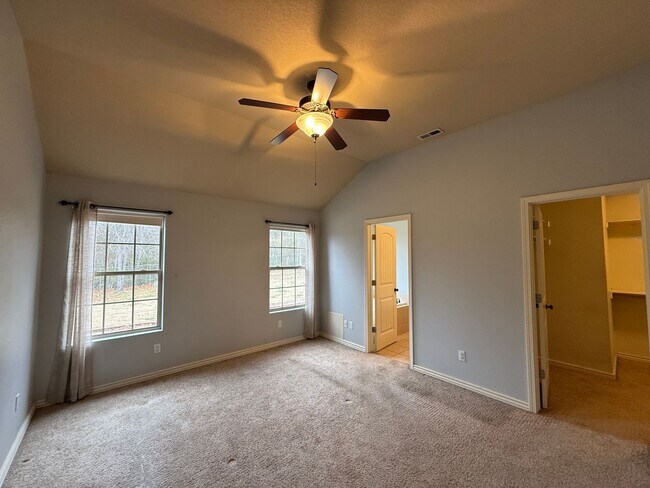Building Photo - 230 Prairie Dr