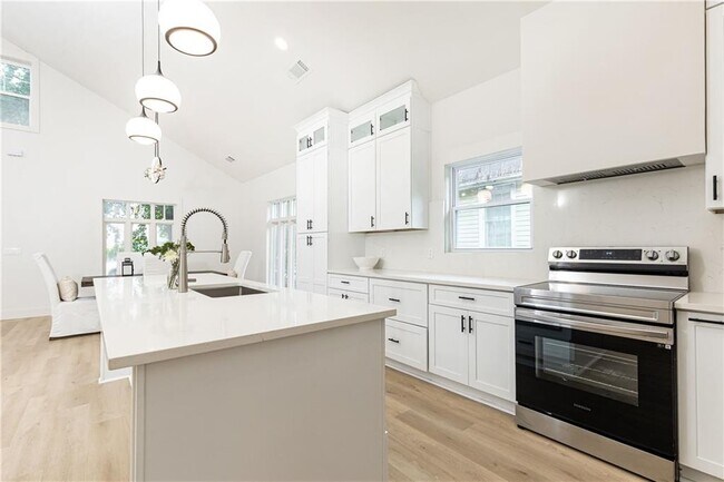 Building Photo - 433 Trabert Ave NW