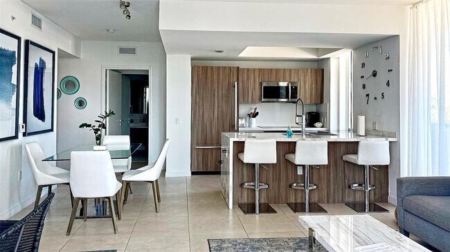 Building Photo - 401 N Birch Rd