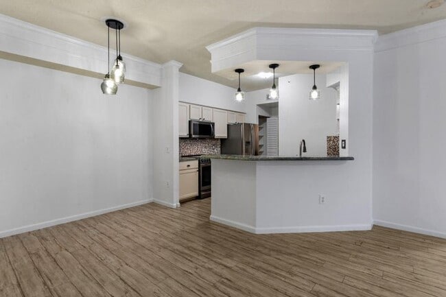 Building Photo - 10103 Myrtlewood Cir W