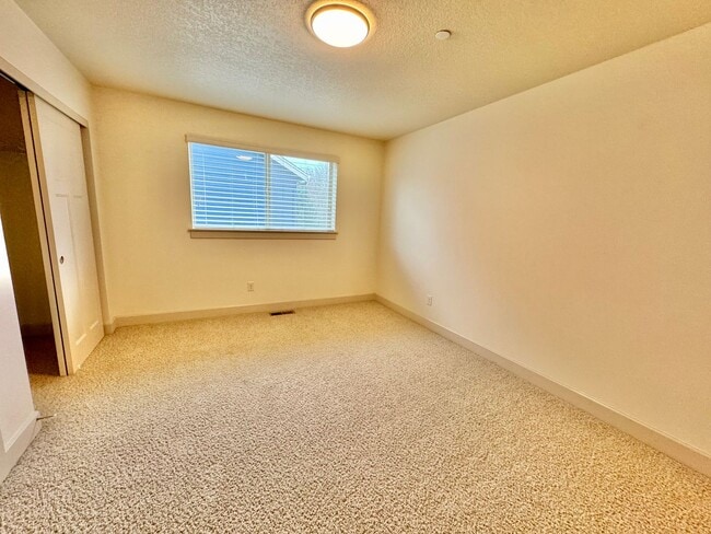 Building Photo - COMING SOON INQUIRE WITHIN- Beautiful 5 bdrm  and master on the main Home in Lacamas Meadows subd...