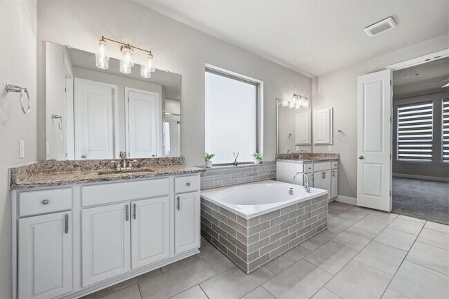 Building Photo - 1233 Texas Ash Ln