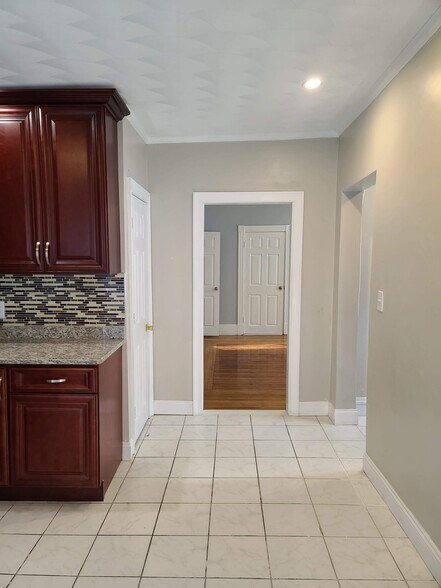 Building Photo - 194 Howard St