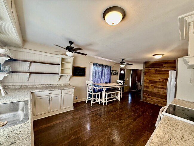Building Photo - 4-BR Home with Horse Privileges in Apple Valley