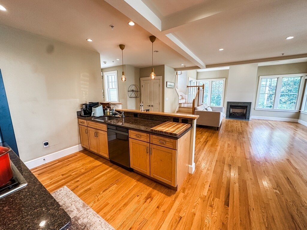 Building Photo - 15 York Pl