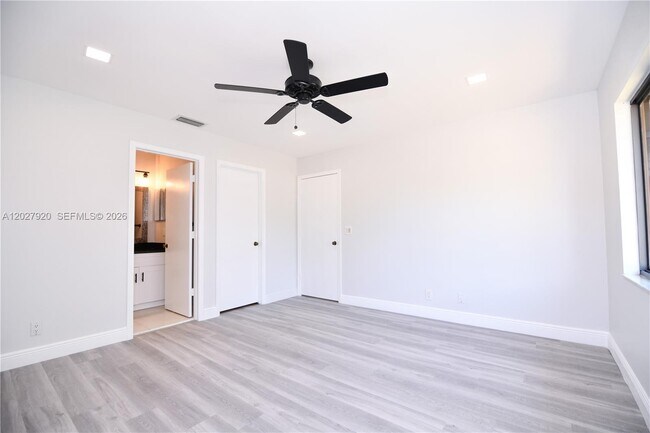 Building Photo - 2315 SW 22nd Ave