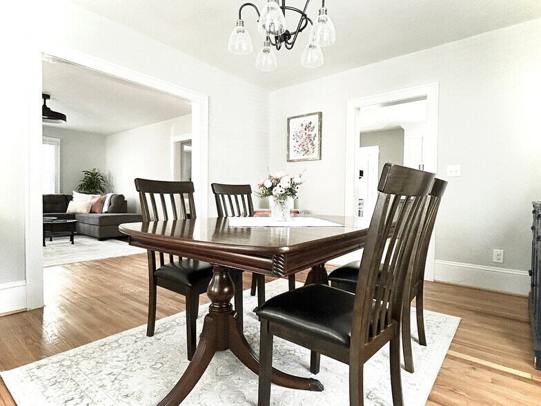 Building Photo - 2240 Queen St