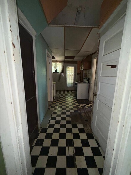 Building Photo - 2118 Rosebud Ave