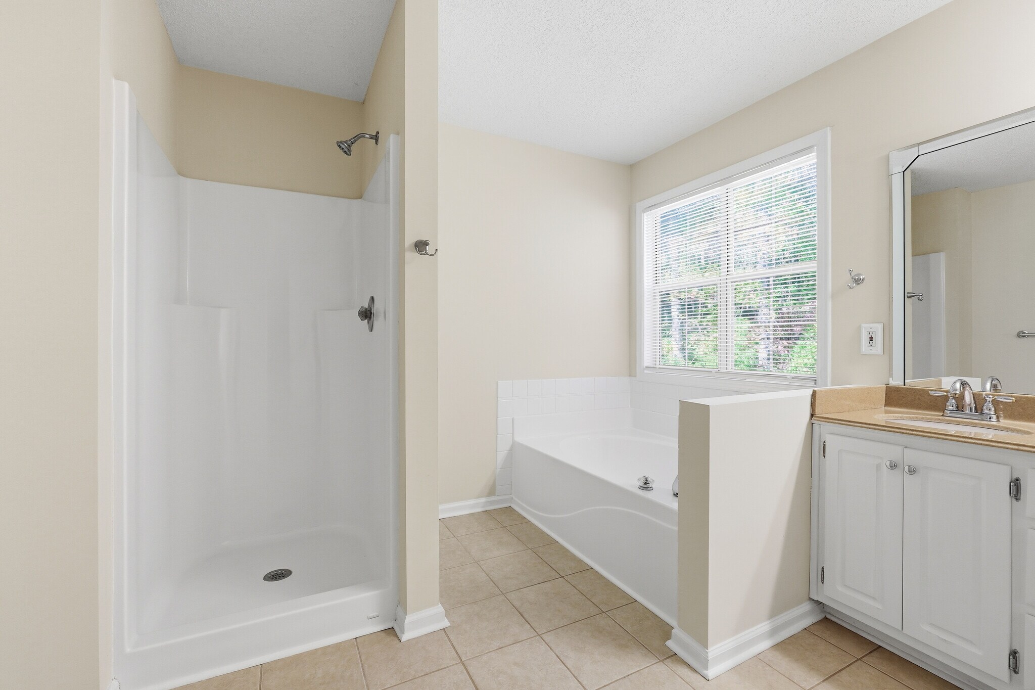 Building Photo - 3007 Clove Tree Ln