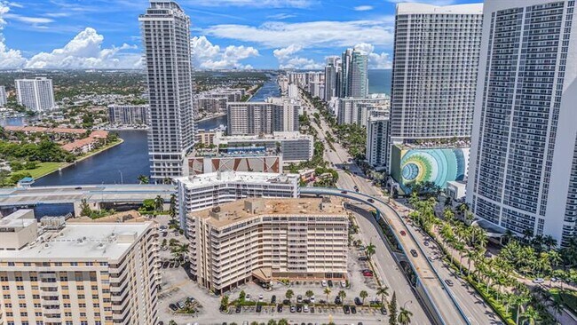 Building Photo - 1825 S Ocean Dr