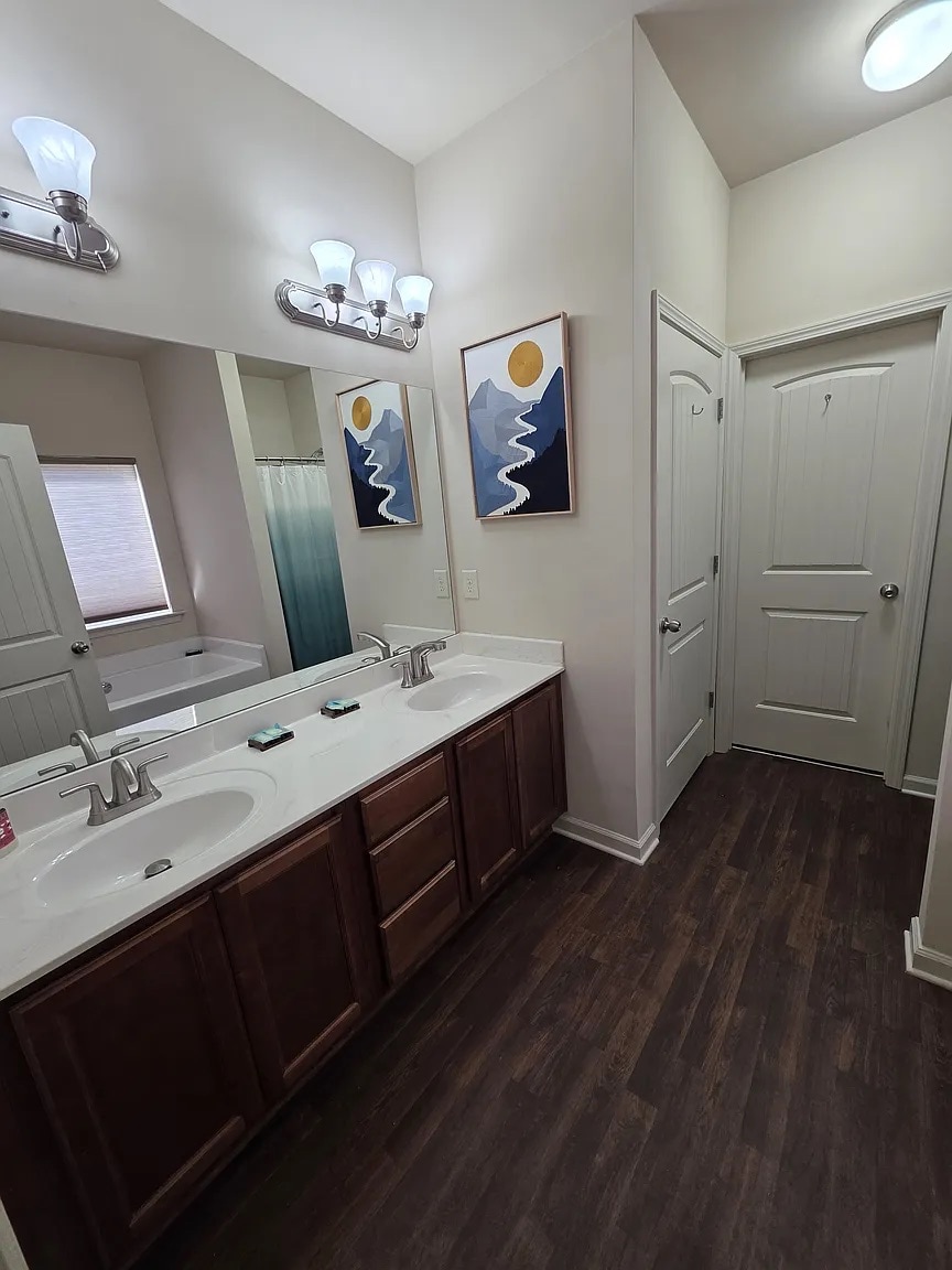 Building Photo - Room in House on Katielee Cove