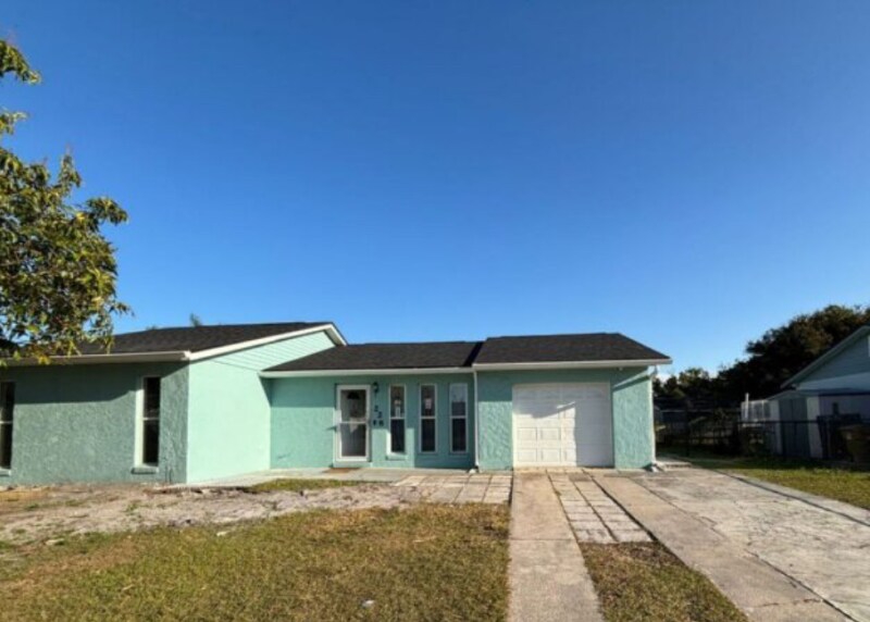 Primary Photo - 226 E Cedarwood Cir