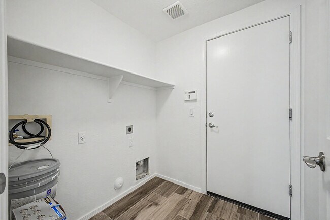 Building Photo - 42323 N 46th Dr