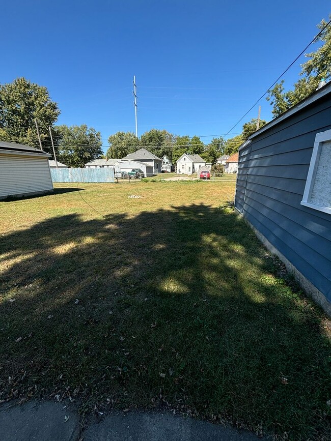 Building Photo - 3 Bedroom, 1 bath home