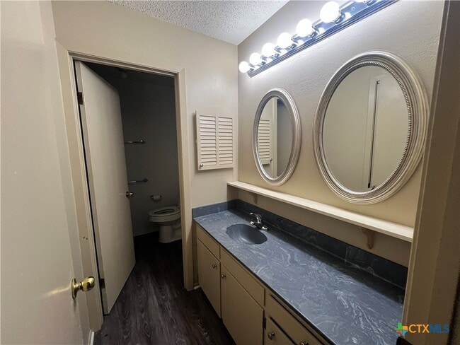 Building Photo - 960 Canyon Dr