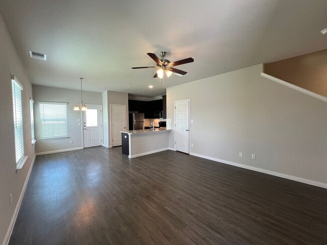 Building Photo - Luxury 3/2 Duplex in Seguin, Texas
