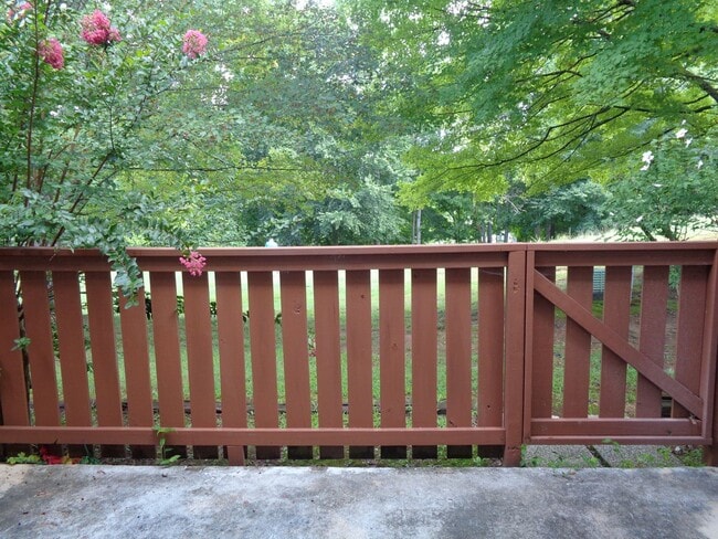 Building Photo - Heather Hills-Townhouse For Rent