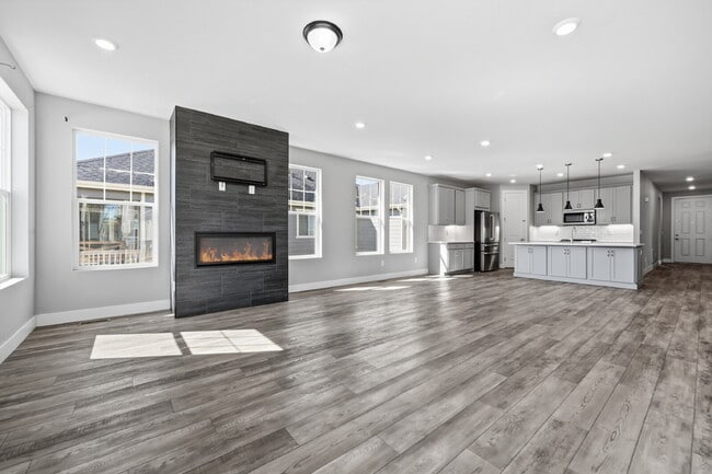 Building Photo - $3,140.95, $300 off the first month's rent, 3 Beds - 2 Bath, Single Family Home in Dacono with 3-...