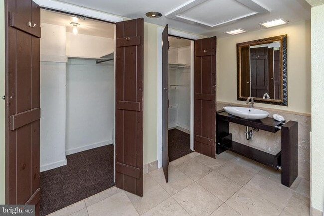 Building Photo - 9 Arden Way