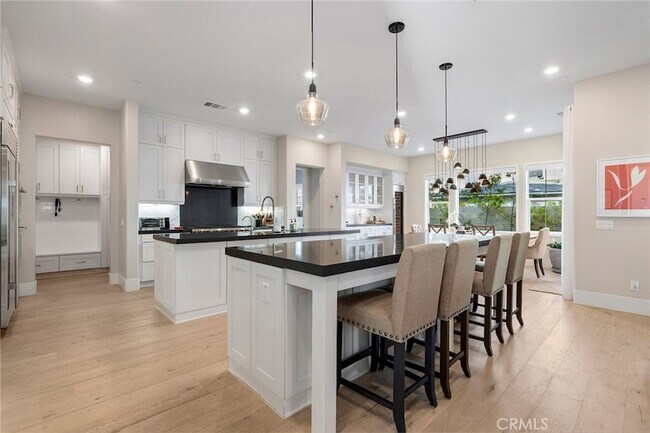 Building Photo - 70 Ray