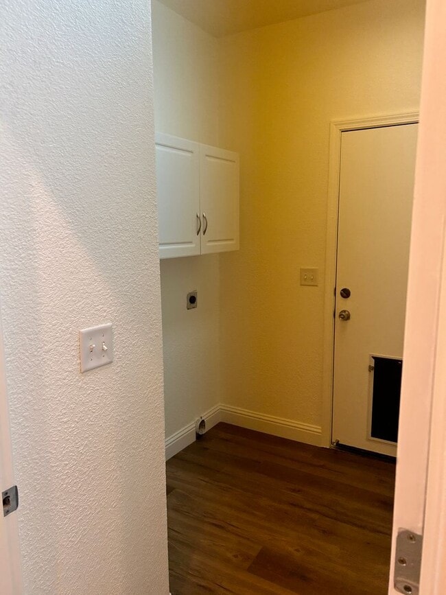 Building Photo - **READY FOR MOVE IN** Single Story Home in...