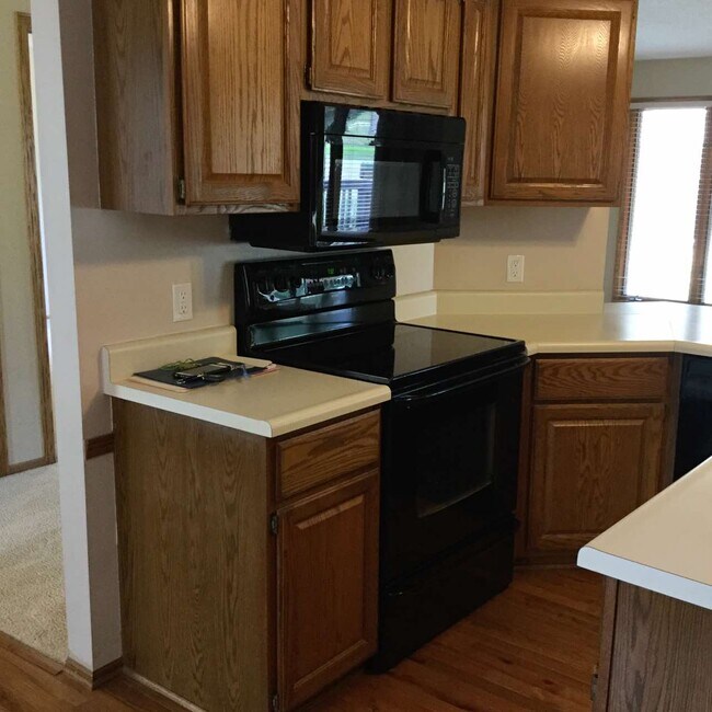 Building Photo - 7221 Hyperion Point Dr