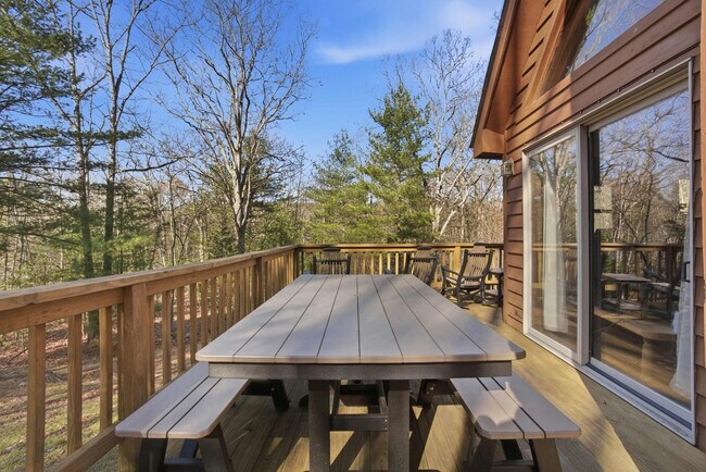 Building Photo - 610 Traci Ln