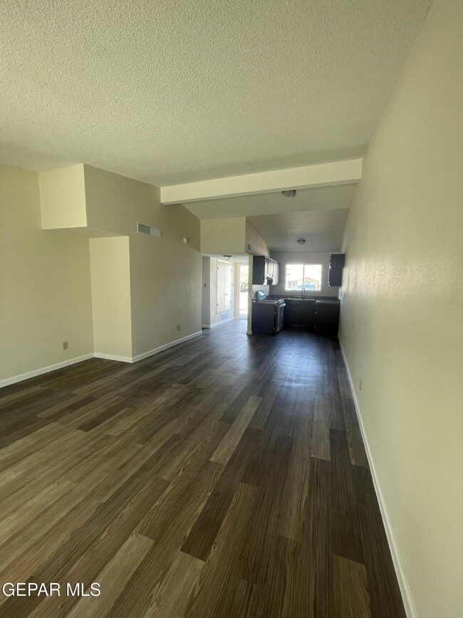 Building Photo - 864 Barandal Dr