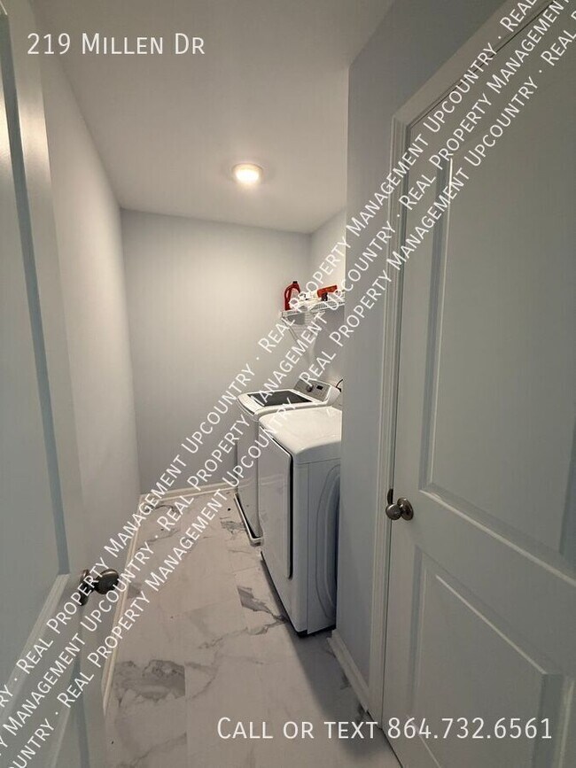 Building Photo - 219 Millen Dr