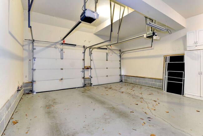 Building Photo - Low Maintenance Living in Williamsburg