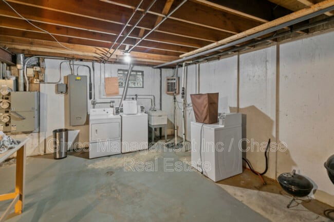 Building Photo - 17754 Rosewood Dr