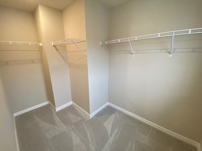 Building Photo - Freshly Updated 5-Bedroom, 4-Bath Home in Grand Oaks – Nearly New Condition